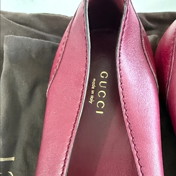 Gucci Ballet Flats Women's Red Wine Burgandy Leather with Gold Logo. - Picture 2 of 4